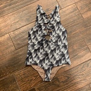 Acacia Mauka in Night Palm